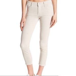 Mother Denim “The Looker” crop soft corduroy pants in ivory / Hopscotch